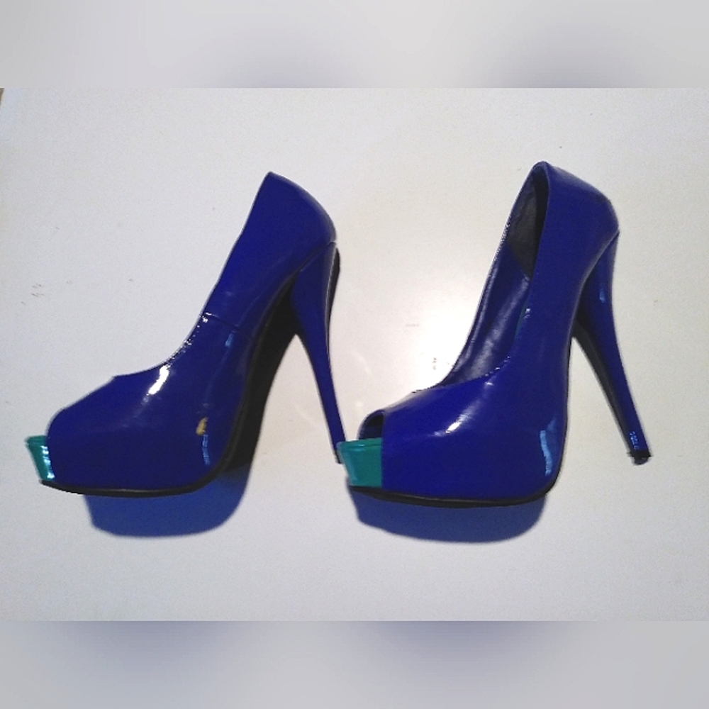 Charlotte Russe Blue Patent Open Toe Platform Pumps - Size 6.5